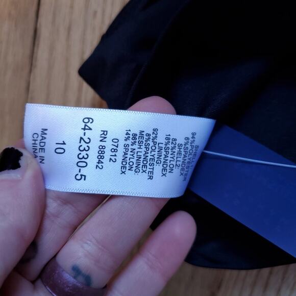 Ashley Graham Swimsuits For All Black Floral Bikini Bathing Suit Top Size 10 NWT - Picture 3 of 9